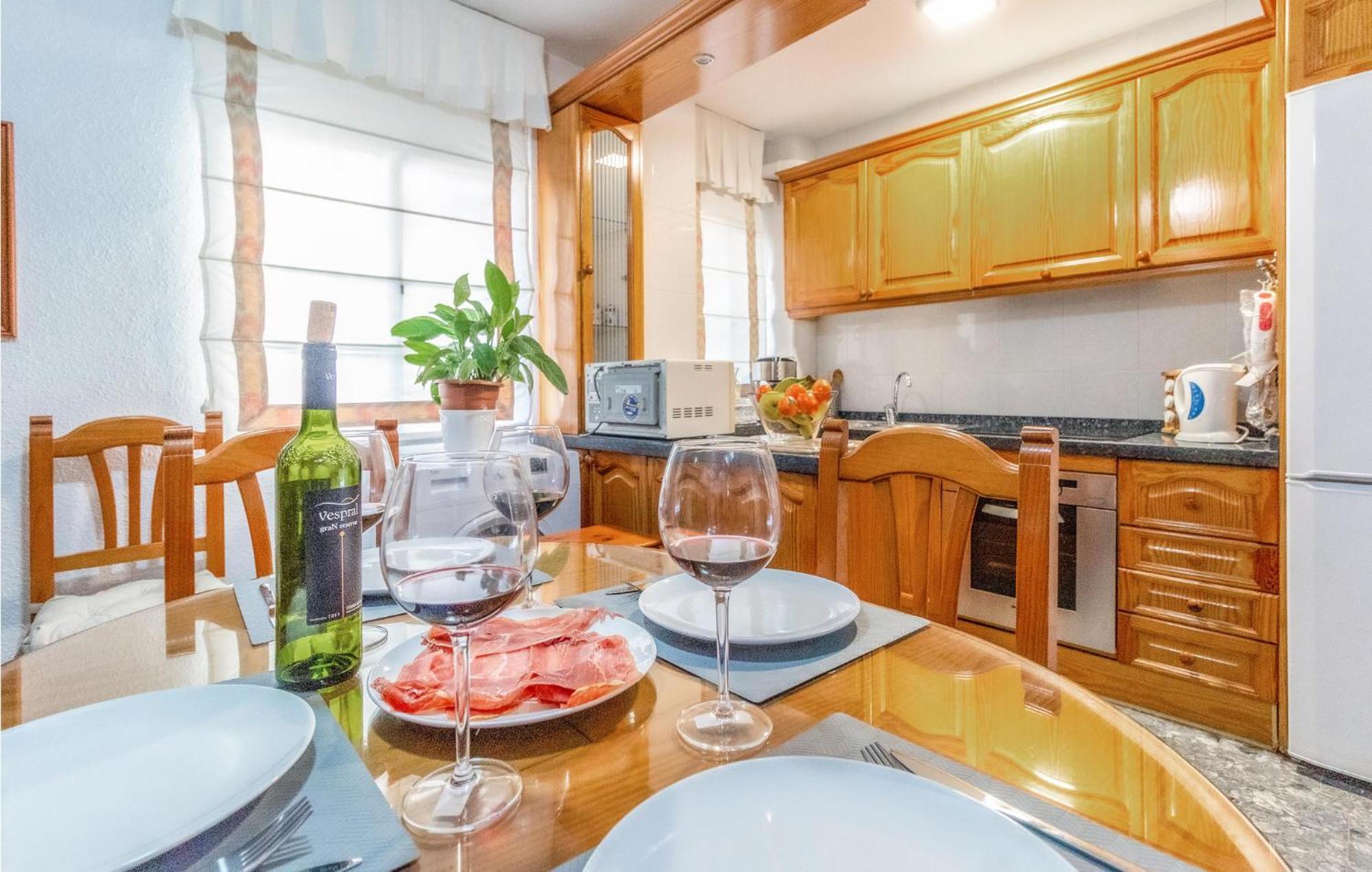 Stunning Home In Mlaga With 2 Bedrooms And Wifi 马拉加 外观 照片